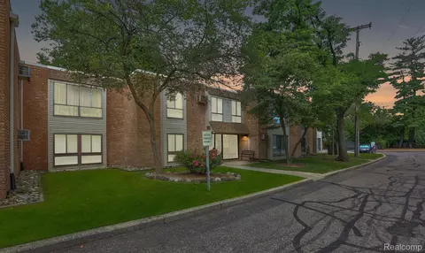 28422 W 8 Mile Rd #A10, Farmington Hills, MI 48336