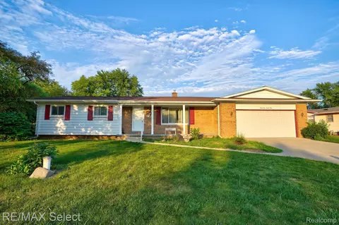 3139 Red Barn Rd, Flint, MI 48507