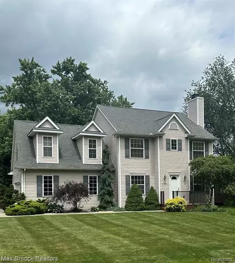 4868 Clearview Dr, Clarkston, MI 48348