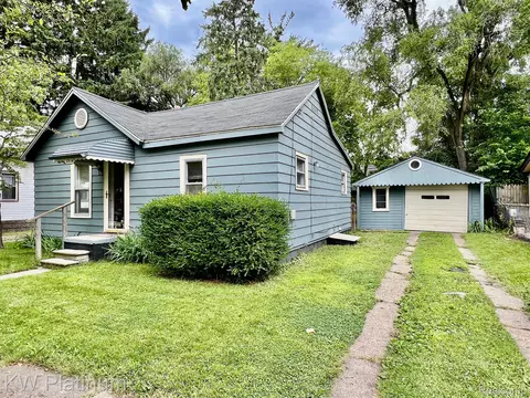 2514 Walnut St, Port Huron, MI 48060