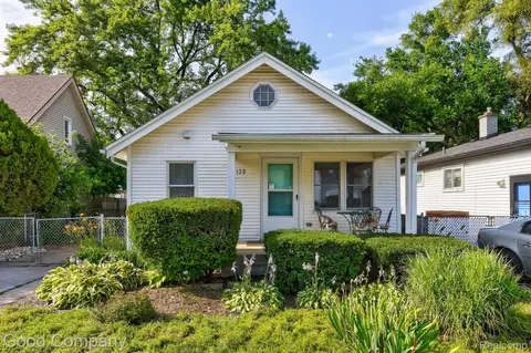 1122 E Granet Ave, Hazel Park, MI 48030