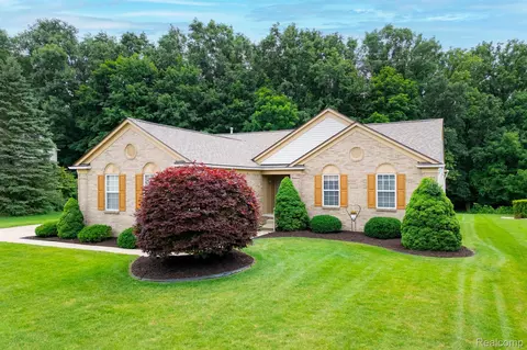 3190 Greenwich Crt Ct, Canton, MI 48188