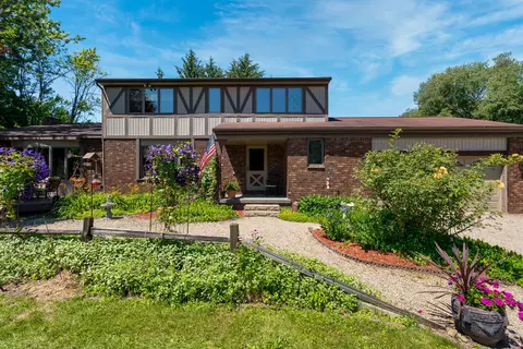 1010 Nancy Ann Dr, Howell, MI 48855