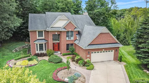 1227 Andover Crt Ct, Wixom, MI 48393