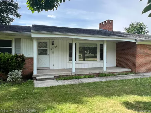 28235 Brookhill St, Farmington Hills, MI 48334