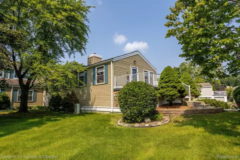 21260 E Glen Haven Cir, Northville, MI 48167