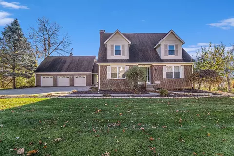 512 Jamestown Dr, White Lake, MI 48386