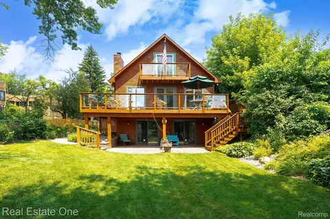 4423 Major Ave, Waterford, MI 48329