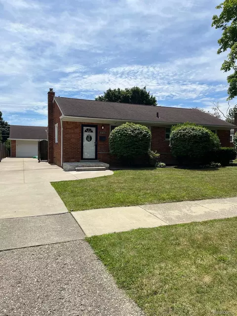 35303 Richland St, Livonia, MI 48150