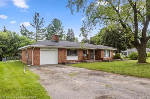 22659 Valerie St, Lyon, MI 48178