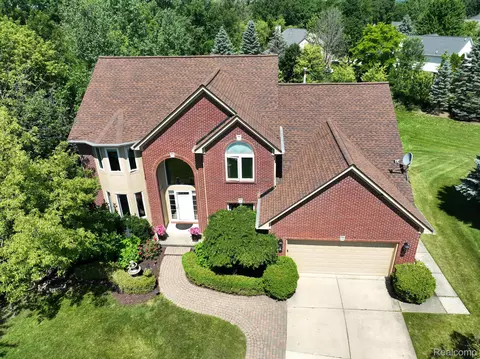 1152 Carrie Crt Ct, Rochester Hills, MI 48309