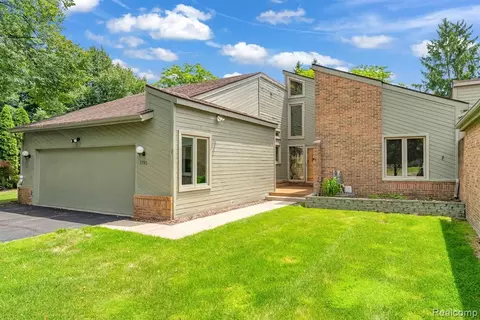 3595 Wabeek Lake Dr W, Bloomfield Hills, MI 48302