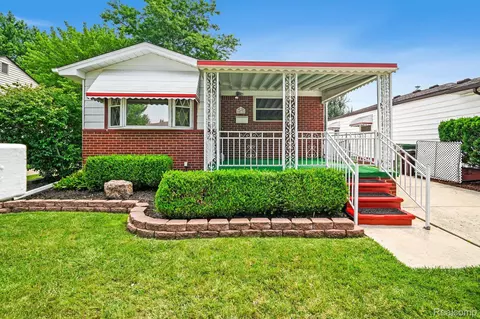 14731 Poplar St, Southgate, MI 48195
