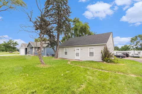 37830 Schoolcraft Rd, Livonia, MI 48150