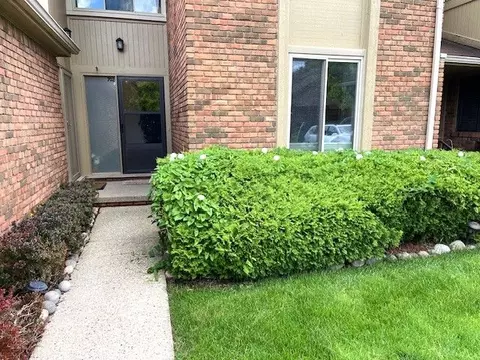 702 Tennyson, Rochester Hills, MI 48307