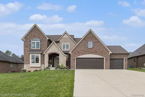 1884 Loch Lomond Crt Ct, Oxford, MI 48371