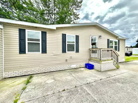 49988 Newark Dr, Shelby Township, MI 48315