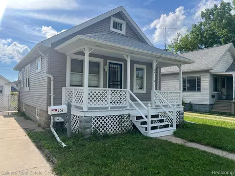 105 17th St, Port Huron, MI 48060
