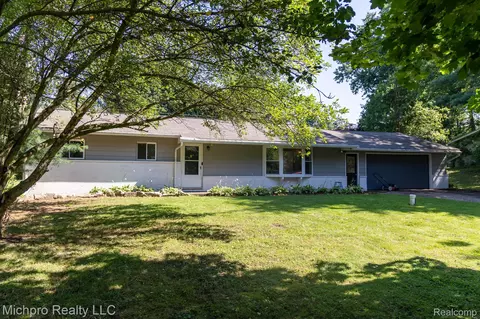 2591 Cornell Dr, Lapeer, MI 48446