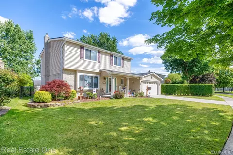 7656 Provincial Rd, Canton, MI 48187