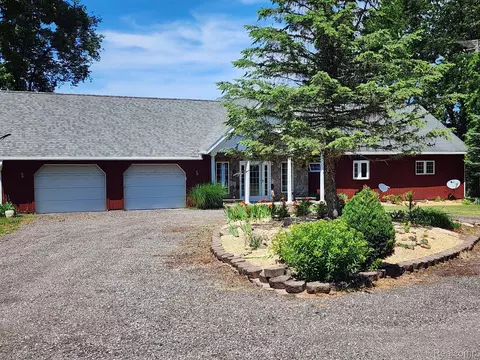 3570 Hart Rd, Jackson, MI 49201