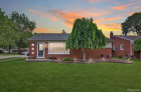 28815 Minton St, Livonia, MI 48150