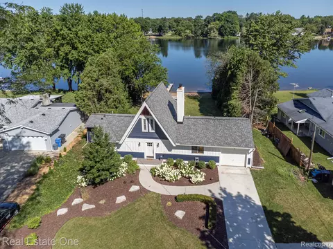 2668 Canfield Trl, Genoa, MI 48114