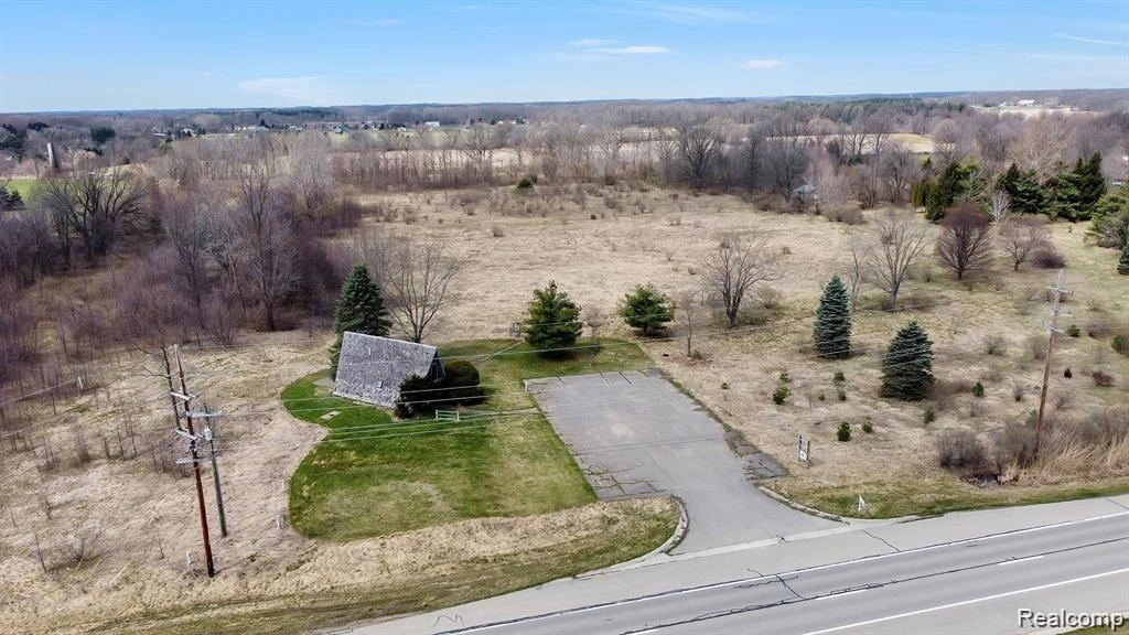 2960 S LAPEER RD  