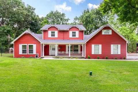 3269 Hixon Rd, Rochester, MI 48306