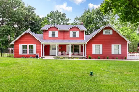 3269 Hixon Rd, Oakland, MI 48306