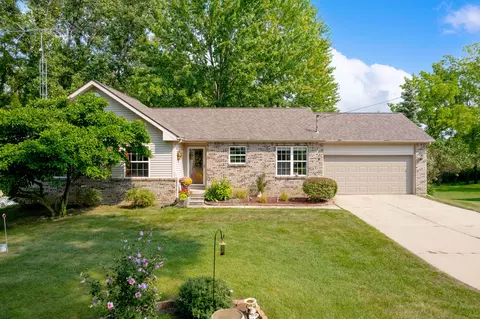 14031 Torrey Rd, Fenton, MI 48430
