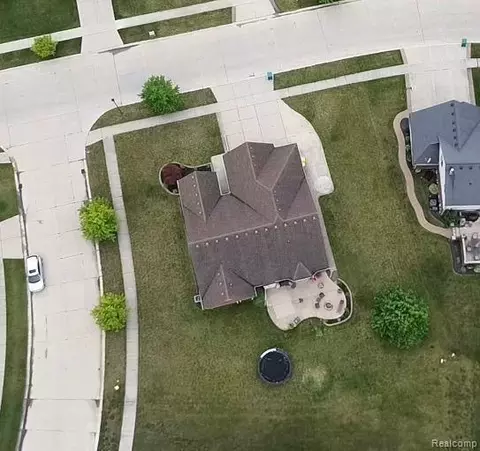 31209 Day Lily Dr, Rockwood, MI 48173