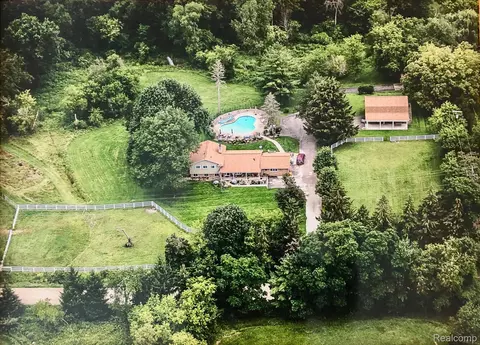 4101 Hough Rd, Dryden, MI 48428