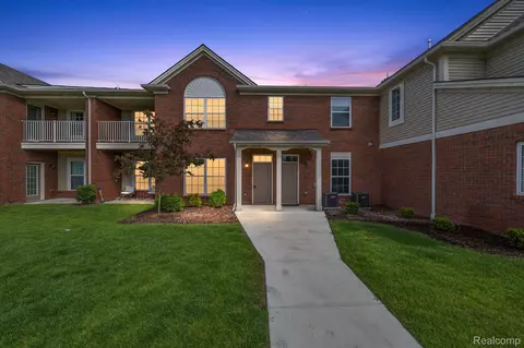 22032 Andover Dr, Macomb, MI 48042