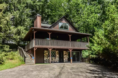 17750 Dexter Trl, Unadilla, MI 48137