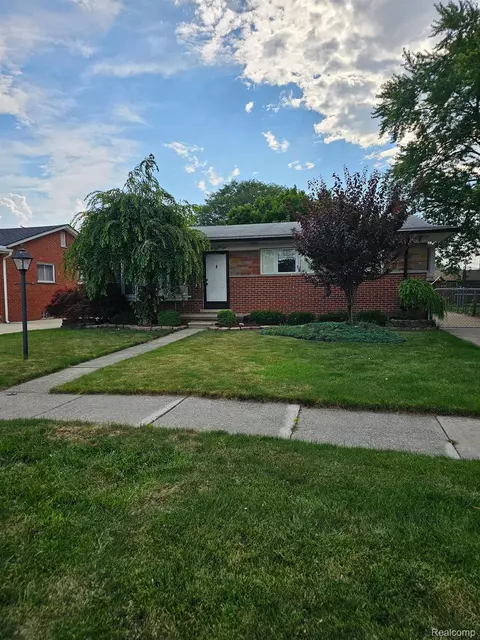 8621 Dudley St, Taylor, MI 48180