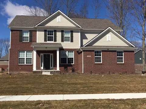 22814 Ronway Ln, South Lyon, MI 48178
