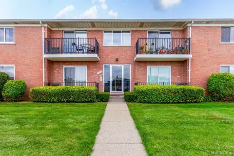 32075 Beaconsfield Unit 27 St, Roseville, MI 48066