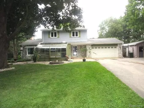 1701 E Rattalee Lake Rd, Rose, MI 48442