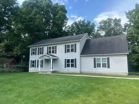 22047 Rougemont Dr, Southfield, MI 48033