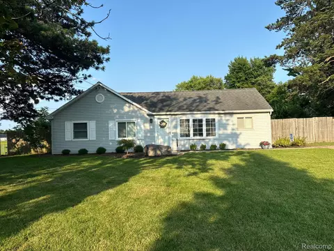 524 N Watkins St, Perry, MI 48872