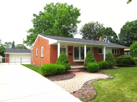 2130 Boxford St, Trenton, MI 48183