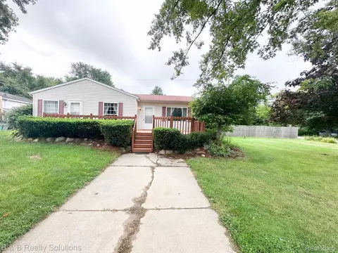 407 Alberta St, Auburn Hills, MI 48326