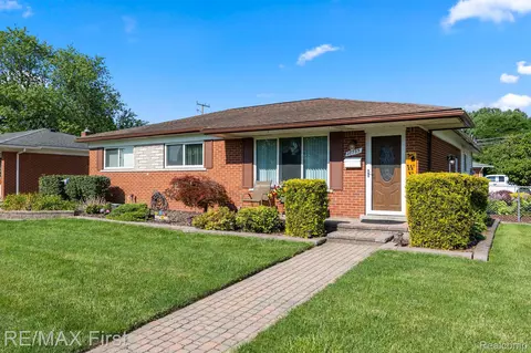 28735 Bradner Dr, Warren, MI 48088