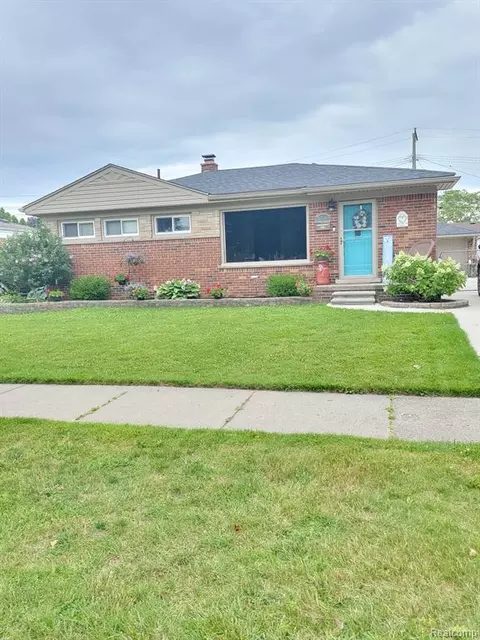3349 Middlefield Dr, Trenton, MI 48183