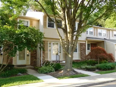 5238 Breeze Hl, Troy, MI 48098