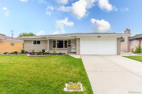 11415 Racine Rd, Warren, MI 48093