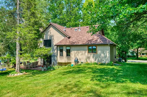 464 Fairwood Rd, Pinckney, MI 48169