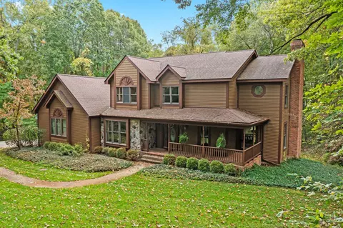625 Cumberland Trl, Milford, MI 48381
