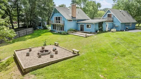 17410 Waterloo Rd, Lyndon, MI 48118